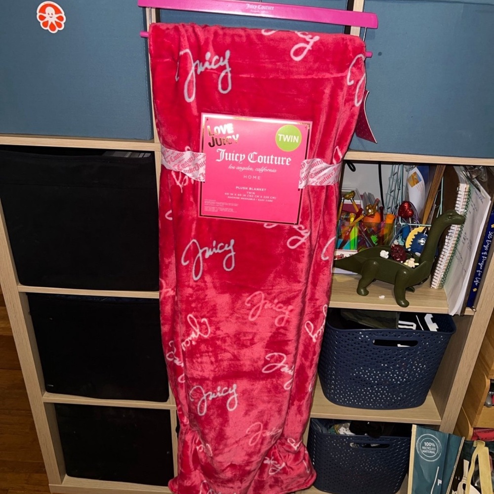 Juicy couture plush twin blanket